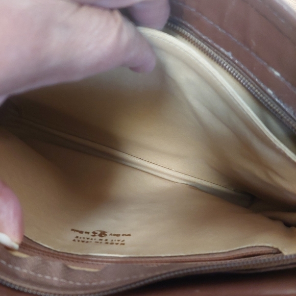 Vintage* The Bay, Made in Italy, Tan Clutch/Cross Body with Long Chain Strap - Picture 7 of 12